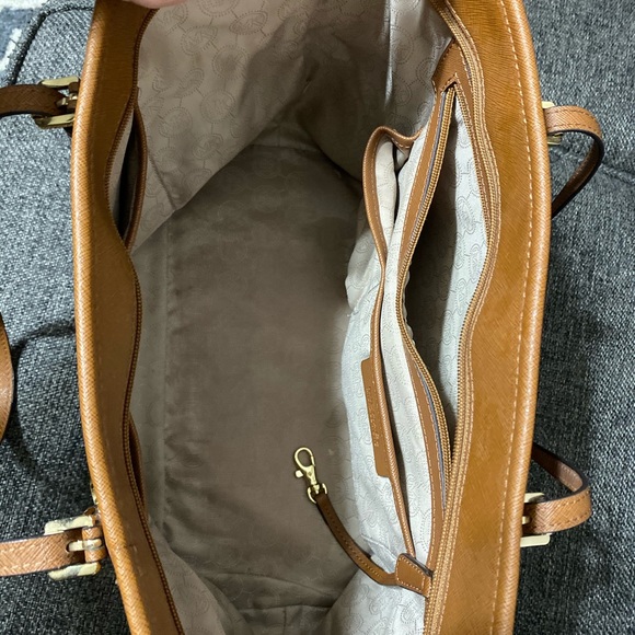 ❤️Michael Kors Leather Zip Top Tote in Luggage❤️ - Picture 3 of 3